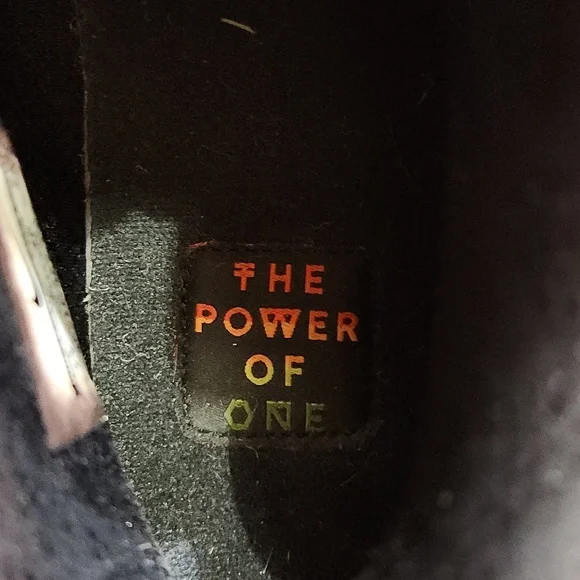 Nike Kyrie 2 Boys Size 7  Black History Month Edition Shoes Sneakers - Picture 6 of 8